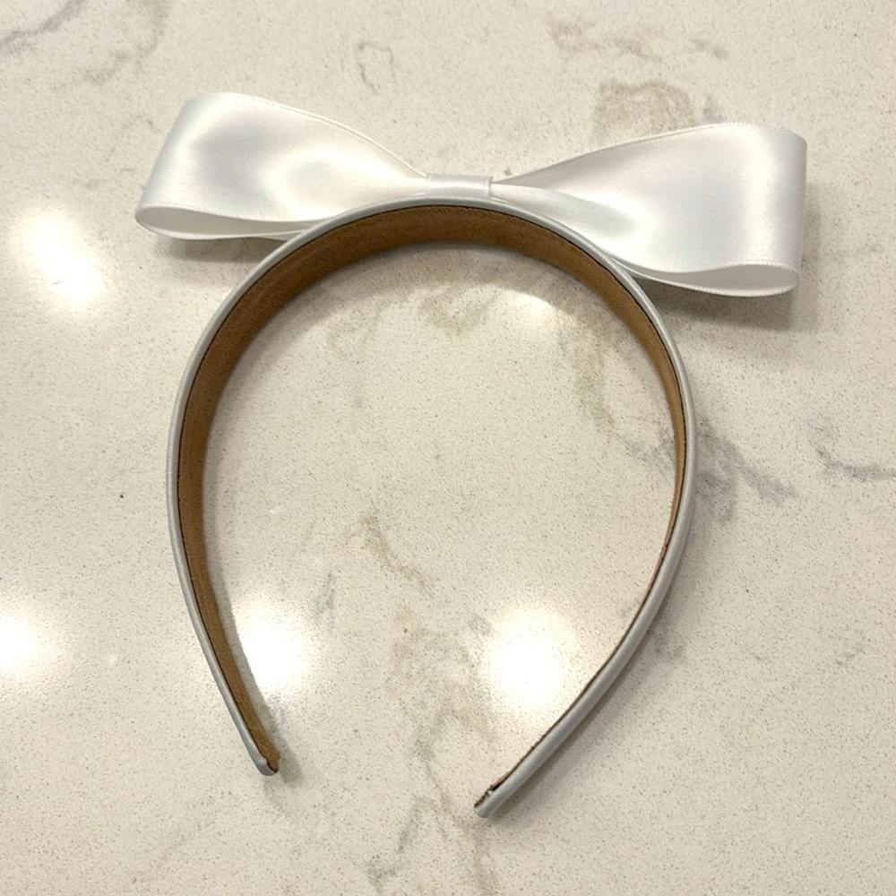 👸🐭👗👠🏰 Cinderella themed headband! So so cute and is brand new 😊😊
